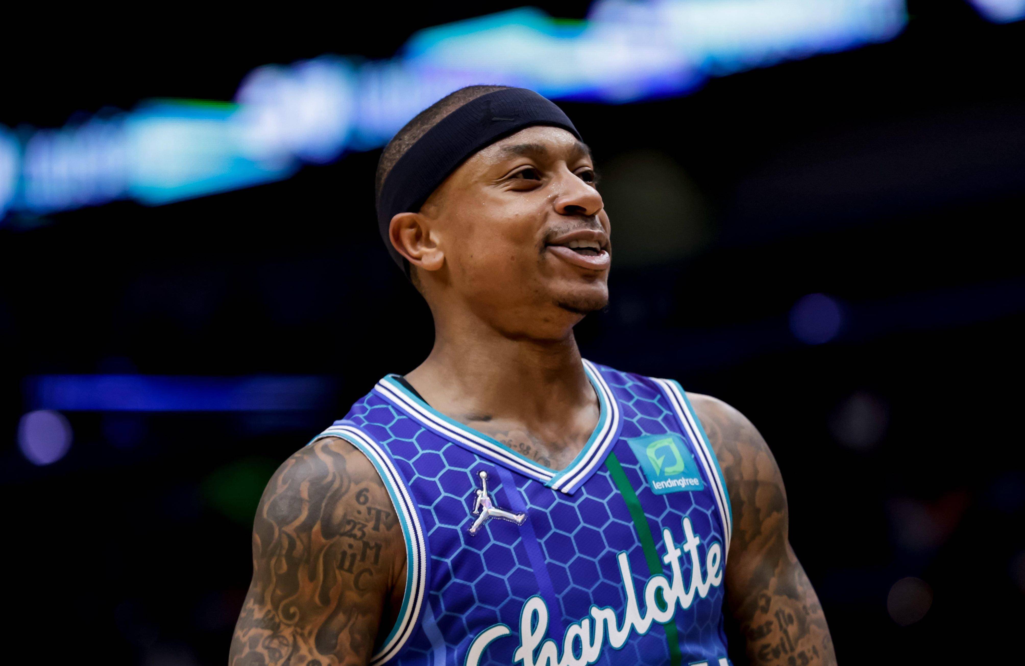 包含杜兰特在拜仁比赛中表现优异，大比分获胜引发热议！的词条