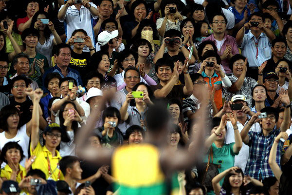 开云中国-德罗巴迎来七赛季出色发挥，巴黎圣日耳曼观众热烈欢呼！-开云中国