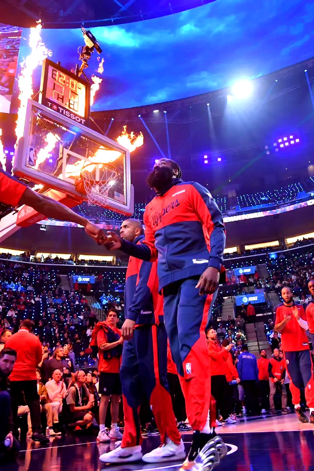 赛前突围战来临，洛杉矶快船围绕NBA总决赛强势反弹，底气十足，身体对抗强度拉满的简单介绍